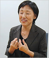 高端育子 たかはし いくこ 山口県出身 ピアノ教師、国立研究所部長秘書、教育センター相談員などを経験 趣味はクラシックコンサート鑑賞、散歩